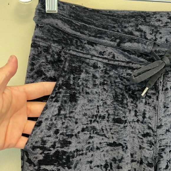 Lululemon Ready to Crush Jogger in Black size 8 - Picture 4 of 13